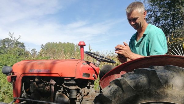 ПОДРШКА СЕЛУ И СЕЉАКУ: Држава дели 15 хиљада тона пољопривредницима у Рађевини