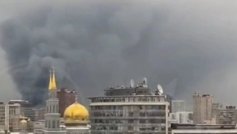 (УЖИВО) РАТ У УКРАЈИНИ: Напад дроновима у Москви, мања оштећења на неколико зграда; Током ноћи у Кијеву одјекивале експлозије (ФОТО/ВИДЕО)