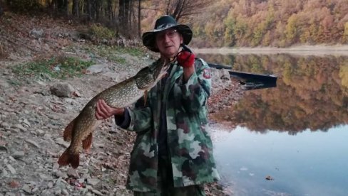 MAJSTOR ZA OGROMNE ŠTUKE: Aleksinčanin Aleksandar Petrović (52), iako ima težak hendikep, hvali se godinama rekordnim ulovima rečne ajkule
