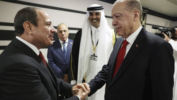 ОТОПЉАВАЈУ ОДНОСИ ТУРСКЕ И ЕГИПТА? Састали се Ердоган и Сиси на маргинама отварања СП у Катару