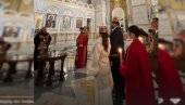 OŽENIO SE NIKOLA RAĐEN: Venčanje u Hramu Svetog Save, trudna mlada zablistala u venčanici, veselili se uz tamburaše (FOTO)