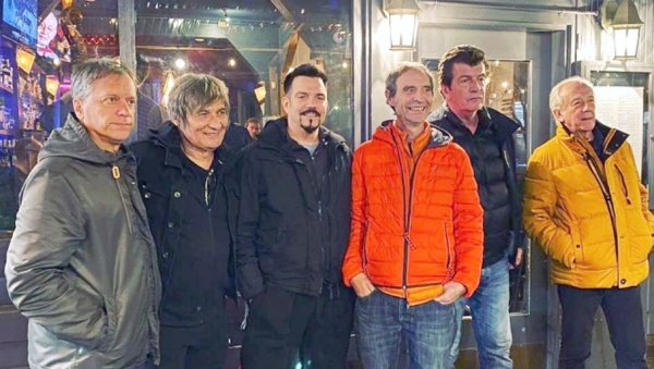 ЕМОЦИЈЕ БУКНУЛЕ ПОСЛЕ 4 ГОДИНЕ: Бајага и Инструктори успешно окончали мини-турнеју по САД и Канади