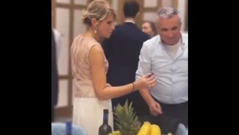 LUCKASTA SI TI: Veselo na slavi Đokovića, Novak plesao sa Jelenom, a Tara igra kolo... (VIDEO)