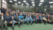 NE ODUSTAJU OD POVEĆANJA PLATA: Radnici Rudnika i termoelektrane Gacko stupili u štrajk u upravnoj zgradi
