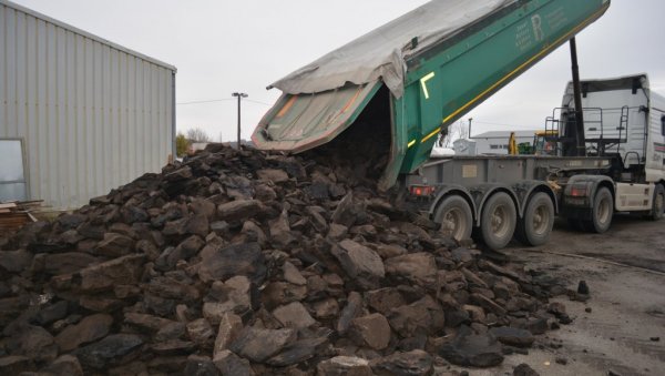 ТОПЛО У СВИЛАЈНАЧКИМ ШКОЛАМА: До сада набављено више од 100 тона угља