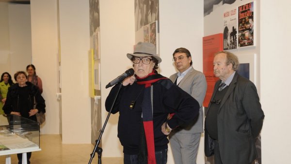 БРИЉАНТНО ДОЧАРАВАО ЛИКОВЕ ПРОТАГОНИСТА: У Југословенској кинотеци отворена изложба поводом 100 година од рођења писца Арсена Диклића