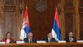 INDIVIDUALNE PROGRAME UČENJA IMA 17.000 ĐAKA: U Skupštini Srbije redstavljen Izveštaj o inkluziji