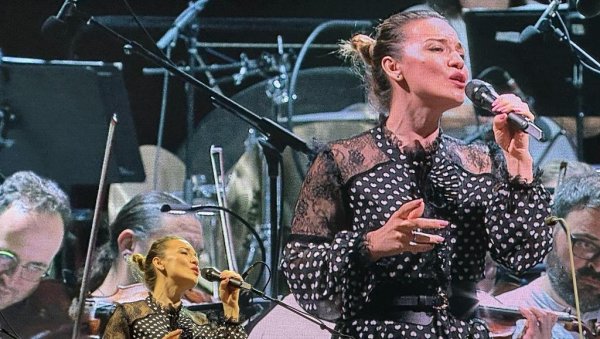 ТОНСКА ПРОБА ЈЕЛЕНЕ И БОЧЕЛИЈА: Последње уштимавање за наступ пред 20.000 људи (ВИДЕО)