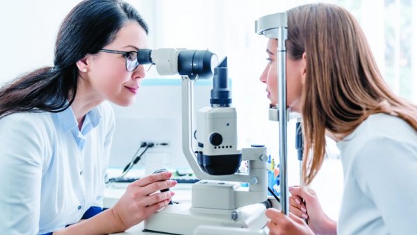 ОЧИ ВАМ СЕ ТЕШКО ПРИВИКАВАЈУ НА МРАК? Посетите офталмолога, то може бити и знак болести