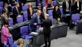 ŠOLC: DOBRODOŠLI U ALISINU ZEMLJU ČUDA! U Bundestagu svađa posle napada lidera demohrišćana zbog manjeg rasta vojnog budžeta