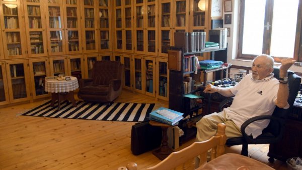 ДИСАО СА СРБИЈОМ, И ЊЕНОМ СУДБИНОМ: Академик Милован Данојлић, великан књижевне речи, преминуо је у 86. години у Француском граду Поатјеу