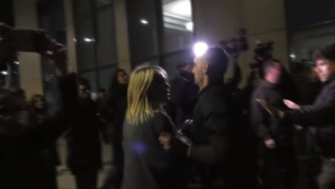 ALBANCI BESNI: Kurti gađan trešnjama, pogledajte kako je bežao (VIDEO)