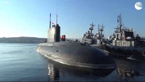 СА ДОМЕТОМ ГАЂАЊА ВИШЕ ОД ХИЉАДУ КИЛОМЕТАРА: Најновија подморница „Магадан“ испалила „калибре“ у Јапанском мору (ВИДЕО)