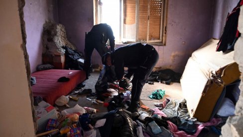 НОВЕ СЛИКЕ ХАПШЕЊА МИГРАНАТА: Погледајте шта је све полиција пронашла на локацији код Хоргоша (ФОТО)