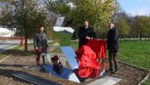 ROBOT NOVI UKRAS SAVSKE AVENIJE: Šabac na poklon dobio neobičnu skulpturu