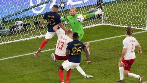 MUNDIJAL IMA PRVOG UČESNIKA  OSMINE FINALA! Fudbalski rat Francuska - Danska: Šmajhel kapitulirao, Mbapeu slava Katara