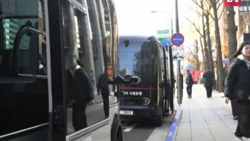 VIŠE IZGLEDA KAO IGRAČKA NEGO NAJSAVREMENIJE PREVOZNO SREDSTVO: Centrom Seula počeo da kruži autobus bez vozača (VIDEO)