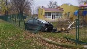 SREĆOM NIJE BILO DECE U DVORIŠTU: Policija u Svilajncu privela muškarca - ukrao auto, pa udario u ogradu vrtića (FOTO)