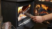 ДРЖАВА СУБВЕНЦИОНИШЕ ОГРЕВ ЗА ЗИМУ: Метар дрва за само 2.900 динара, а ево ко ће добити потпуно бесплатно