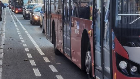 КОЛАПС САОБРАЋАЈА У БЕОГРАДУ: Људи заглављени у колонама, гужве на мостовима, али и у центру, возила миле