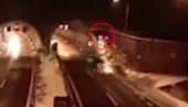 POLETEO SA AUTO-PUTA: Zamalo da preskoči tunel (VIDEO)