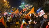 TRAŽE NOVU VLADU I IZBORE: Novi protest pristalica režima Mila Đukanovića ispred Vlade Crne Gore