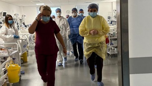 СВАКОГ ДАНА СУ СЕ БОРИЛИ ЗА СВАКОГ ПАЦИЈЕНТА: Министарка Грујичић посетила Ковид болницу у Батајници