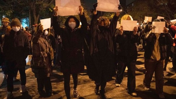 ПАЛЕ АКЦИЈЕ ПОЗНАТЕ КИНЕСКЕ КОМПАНИЈЕ: Због протеста више нигде нема белог папира