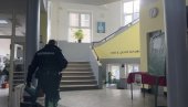 ДЕЧАКА УДАРИО ПЕСНИЦОМ У ГЛАВУ: Нови случај вршњачког насиља у Нишу, средњошколац повређен у школи (ФОТО)
