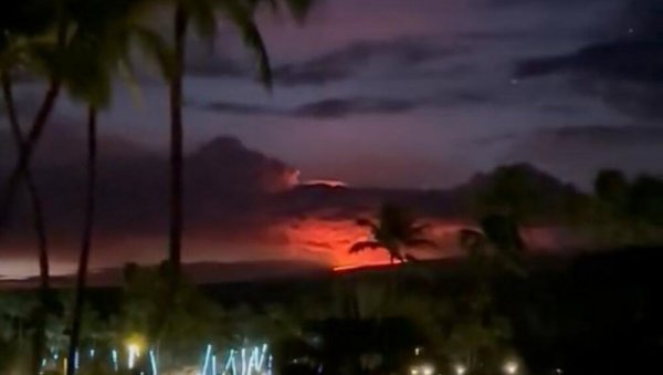 ПРОГЛАШЕН НАЈВИШИ НИВО УЗБУНЕ: Небо над Хавајима црвено, лава иде до 60 метара увис (ВИДЕО)