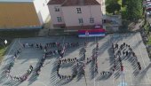 PORUKA DECE SA KiM SRPSKIM FUDBALERIMA Orlići sa Kosova kliču: Letite i Srbije se setite (VIDEO)