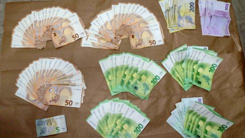 УХАПШЕНА ЈОШ ДВОЈИЦА МИГРАНАТА КОД ХОРГОША: Полиција им пронашла фалсификована документа, 9.000 евра и картице непознате намене