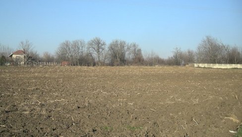 DAJU IH NA 15 GODINA: Zakup državnog poljoprivrednog zemljišta u opštini Žabari