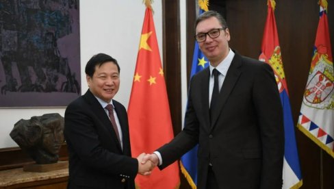 ВУЧИЋ И ХОНГШАН: Настављамо да развијамо искрено пријатељство Србије и Кине