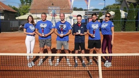 DAME SJAJNI DOMAĆINI I ORGANIZATORI: Uspešno okončana teniska liga u Žitištu
