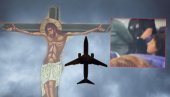 ДРАМА У АВИОНУ: Исус ми је рекао да отворим врата! Прогурала се поред особља и почела да вуче браву (ВИДЕО)