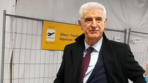 I ADVOKAT ČEKA LUKU BOJOVIĆA: Na beogradskom aerodromu Borivoje Borović čeka klijenta