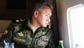 ШОЈГУ ИЗНЕНАДА СТИГАО У ДОНБАС: Руски министар одбране у инспекцији у Мариупољу (ВИДЕО)