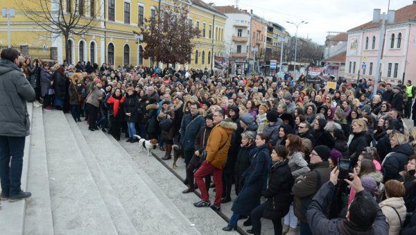 СТОП НАСИЉУ НАД ОБРАЗОВАЊЕМ И У Краљеву одржан протест просветних радника
