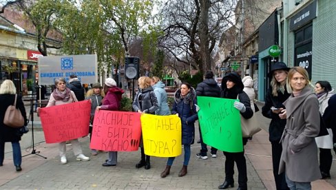 PODRŠKA BORBI PROTIV NASILJA U ŠKOLAMA: Prosvetni radnici u Požarevcu održali protestni skup