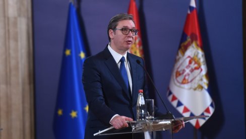 GDE TO IMA DA PREDSEDNIKU PSUJU MAJKU? Vučić: Takav slučaj demokratije ne postoji nigde