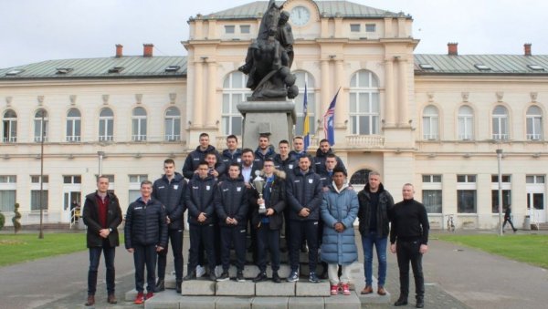 ЗАХВАЛНОСТ ЗА ОСВОЈЕН КУП РС: Градоначелник Бијељине примио тим Одбојкашког клуба „Радник“