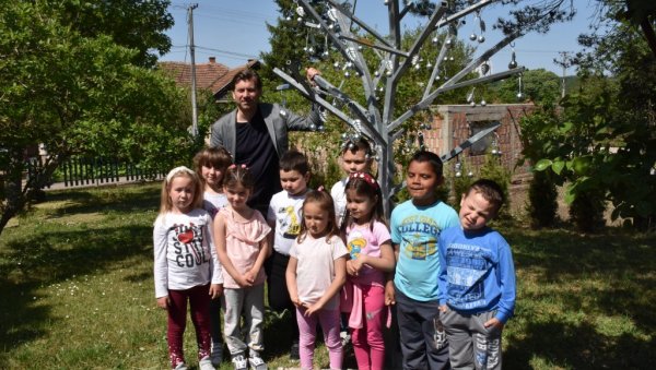 МОЋ ГОРДАНИНОГ СТИХА ТРАЈЕ: Традиционални конкурс за књижевне сусрете са именом песникиње и легендарног репортера Новости