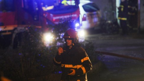 GORI SOLITER U PIROTU: Vatrogasci pokušavaju da obuzdaju vatrenu stihiju