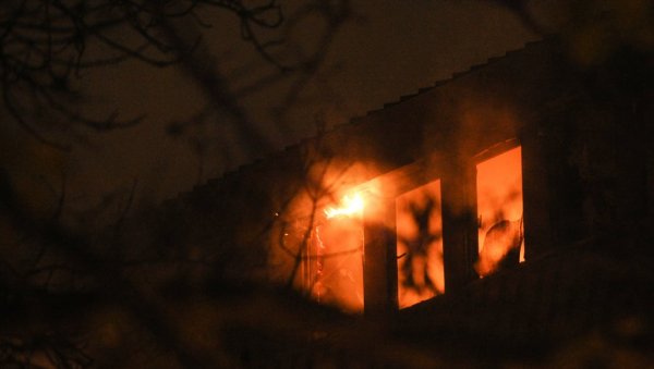 ЛОКАЛИЗОВАН ПОЖАР У РАКОВИЦИ: Изгореле собе бившег хотела на петом спрату