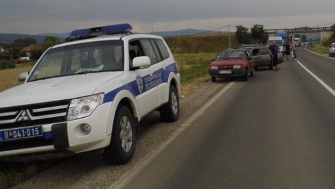 MUP PREDVODI KOLONU U PIROTU: Policija regulišu saobraćaj kako bi se izbegle gužve