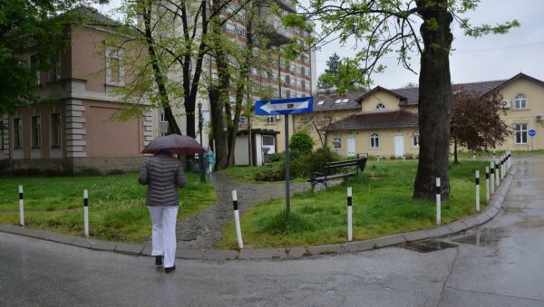 ПОЛИЦИЈА ПРОВЕРАВА ПОКУШАЈ САМОУБИСТВА ЂАКА ИЗ ТРСТЕНИКА: Тинејџер задржан у у болници у Крушевцу, комисија испитује повреде