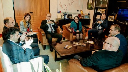 НА ВИДИКУ КРАТКОРОЧНО РЕШЕЊЕ ЗА БОЛНИЦУ МЕЉИНЕ: Премијер Абазовић најавио разговор на седници Владе