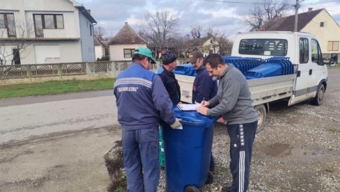 EKOLOŠKI, U ZNAKU RECIKLAŽE: U Bogatiću počela podela specijalnih kanti za otpad