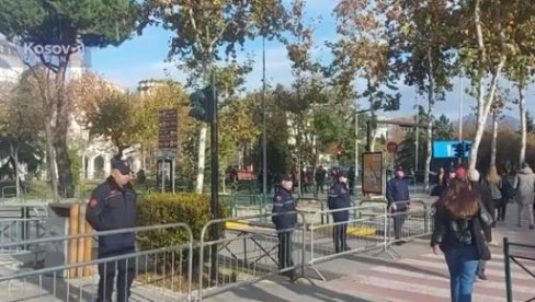 OPSADNO STANJE U TIRANI: Policija blokirala centar - demonstranti hoće na silu kroz kordone